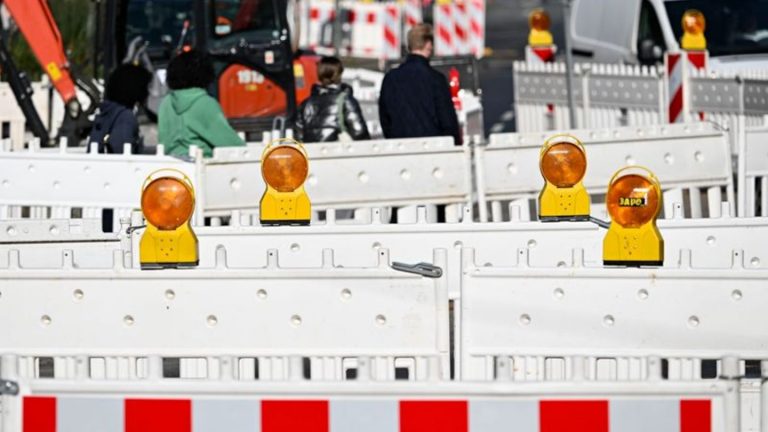 Verkehr in der Stadt: Ausgebremst: Baustellen sorgen in Städten für Frust