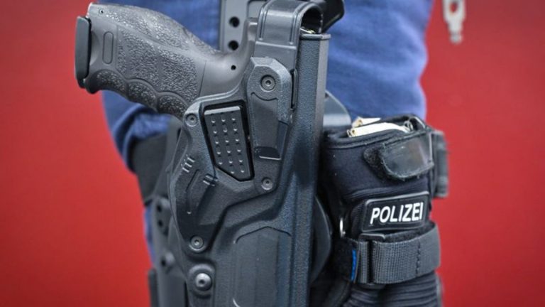 Angreifer angeschossen: Polizeibeamten stoppen Messerangreifer in Kiel mit Schüssen