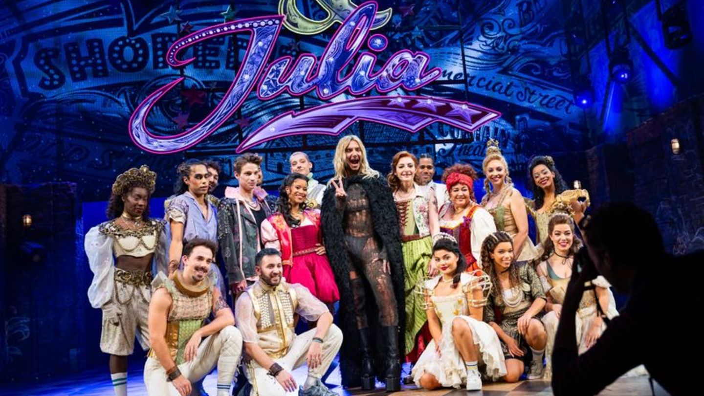 Leute: Bill Kaulitz schnuppert bei Hamburger Musical "& Julia" rein