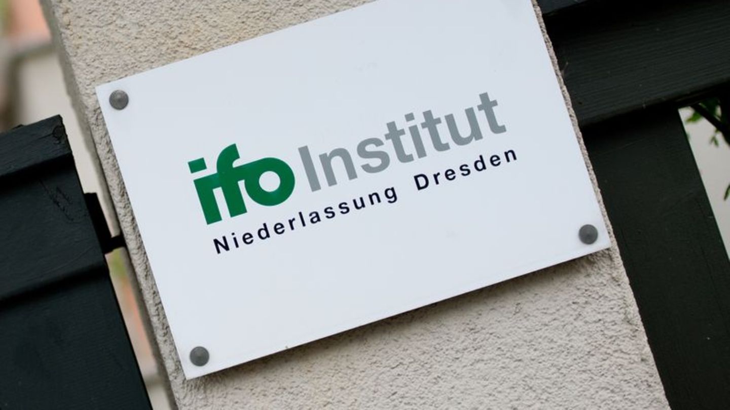 Wirtschaft in Ostdeutschland: Ifo-Institut: Geschäftsklima im Osten stagniert