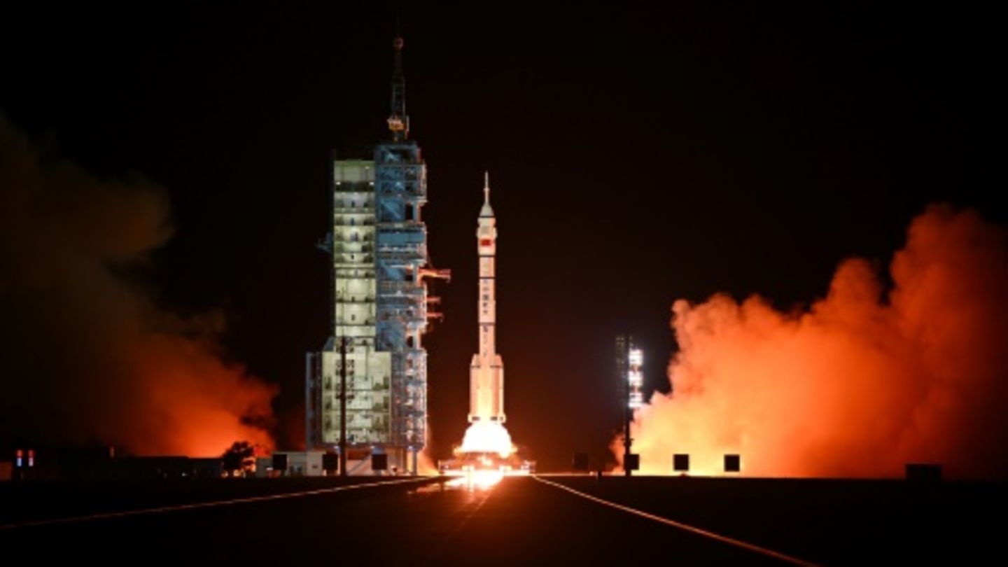 Dreiköpfige Crew von neuer Mission auf chinesischer Raumstation Tiangong eingetroffen