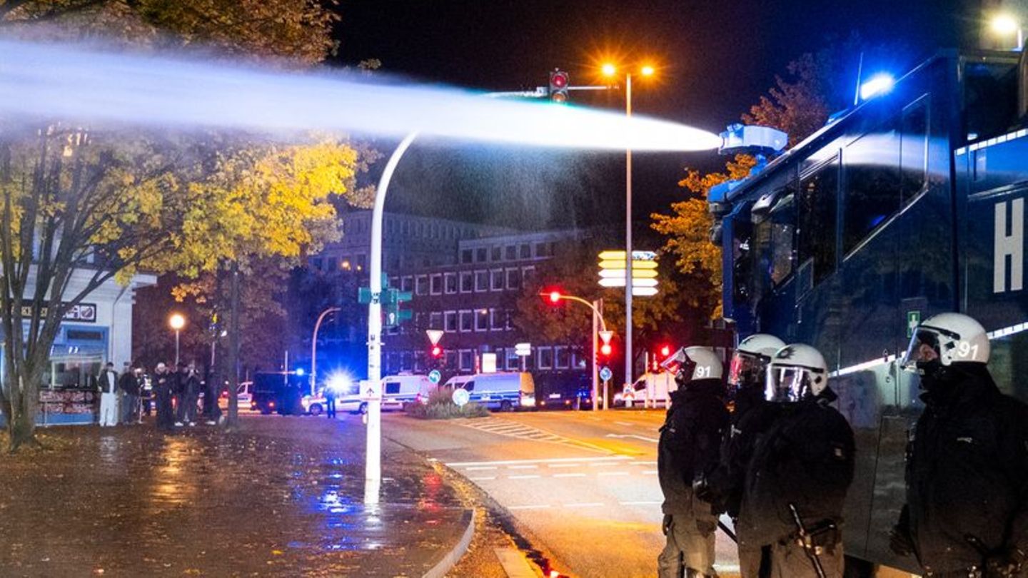 Gegen Ausschreitungen: Hamburger Polizei stellt sich zu Halloween auf Krawalle ein