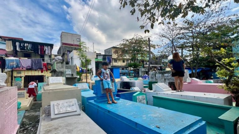 Armut auf den Philippinen: Leben mit den Toten - Der Friedhof-Slum von Manila