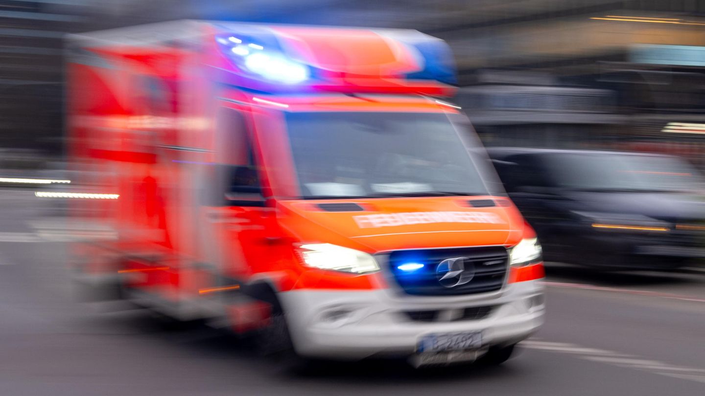 Großeinsatz: Brand in hessischem Krankenhaus – ein Toter, 13 Verletzte