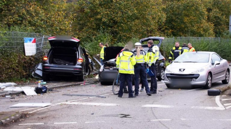 Esslingen in Baden-Württemberg: Auto erfasst Fußgänger– Mutter und zwei Kinder sterben bei Unfall