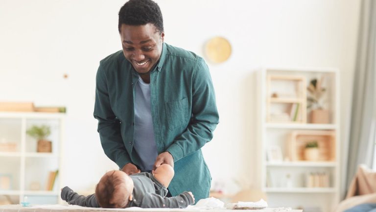 Babyzimmer-Ausstattung: Heizstrahler fürs Baby: Diese Modelle sind beim Wickeln und Baden hilfreich