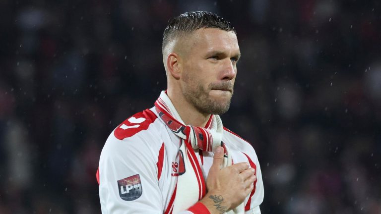 Krankenhaus-Besuch: Podolski postet gemeinsames Foto mit niedergestochenem Fan