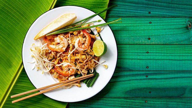 Thailändisches Rezept: Von den Straßen Bangkoks in Ihre Küche: Das Geheimnis von Pad Thai