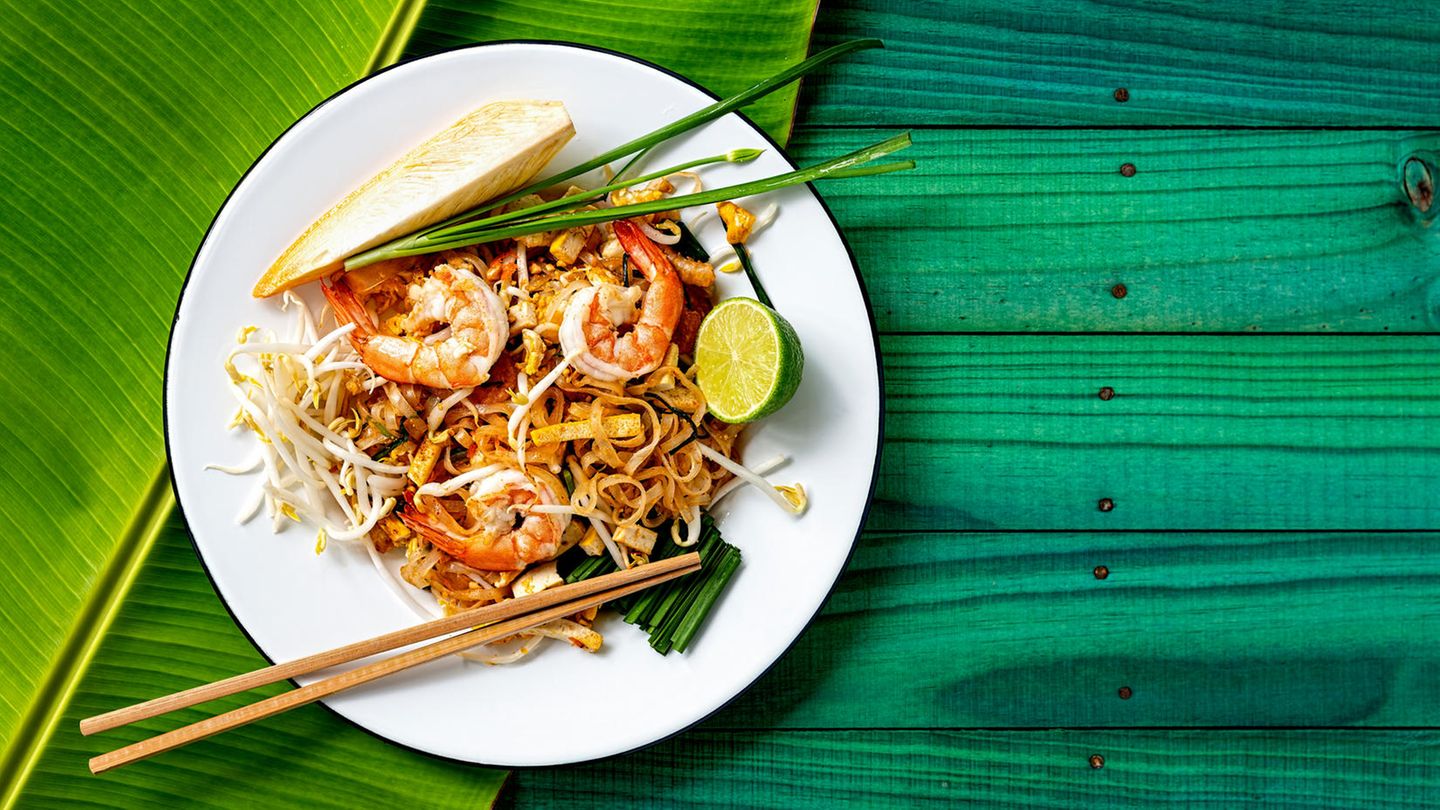 Thailändisches Rezept: Von den Straßen Bangkoks in Ihre Küche: Das Geheimnis von Pad Thai