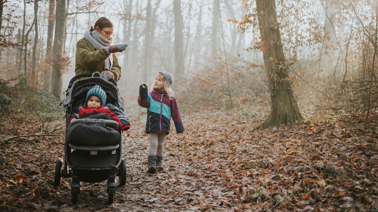 Nie mehr kalte Füßchen: Winterfußsack für den Kinderwagen: So wird der Ausflug im Freien kuschelig