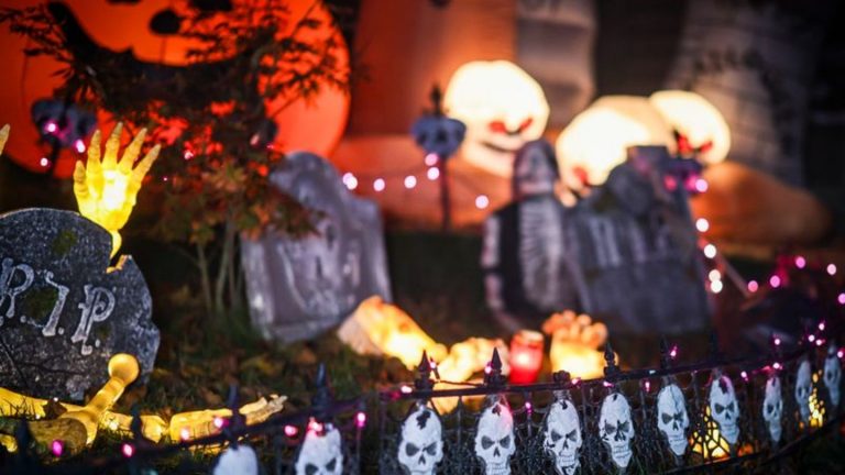 Gruselnacht: Polizei: Böllerwürfe und Ruhestörungen an Halloween