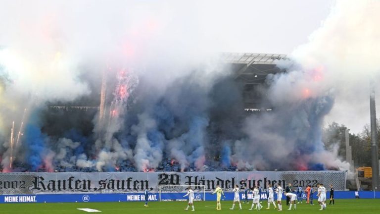 Prozess nach Pyro-Aktion: Hertha unterstützt Karlsruher Fanprojekt-Mitarbeiter