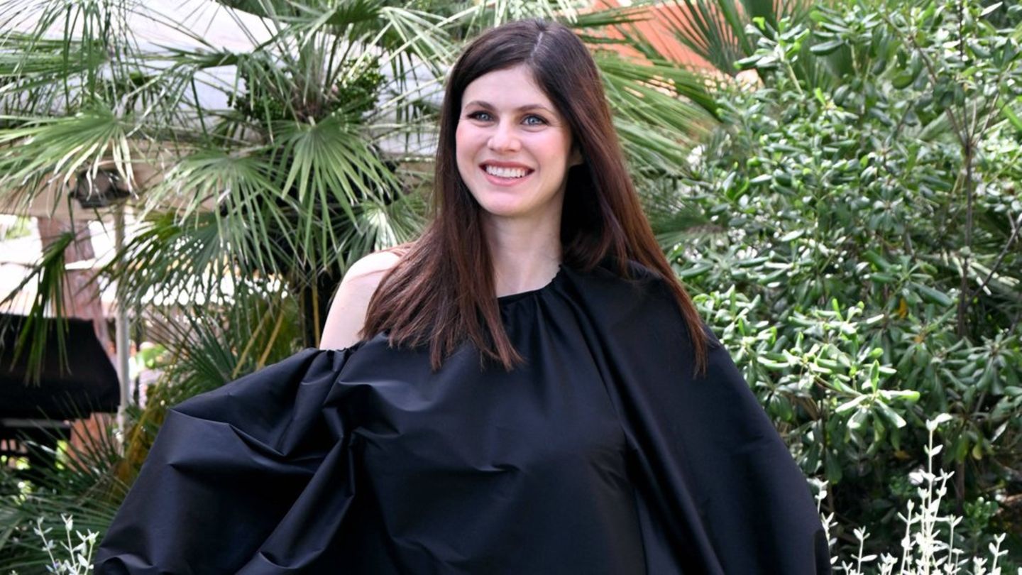 "White Lotus"-Star Alexandra Daddario: Ihr Baby ist auf der Welt