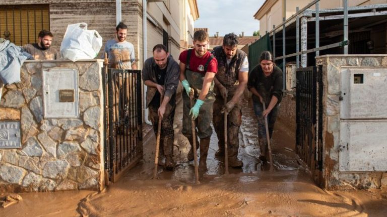 Unwetter: Spanien schickt mehr Einsatzkräfte ins Katastrophengebiet