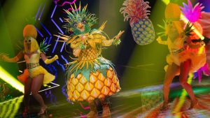 3. Runde der TV-Show: Enttarnt bei "Masked Singer": Wer steckt hinter der Ananas?