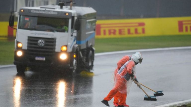 Blitz, Donner und viel Regen: Bangen in São Paulo: Unwetter hält Formel 1 auf