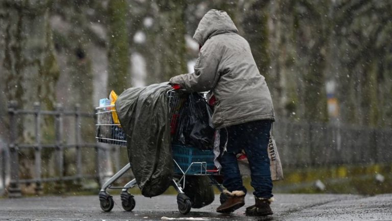 Obdachlose: Kälte-Gefahr: Städte rufen zu erhöhter Achtsamkeit auf