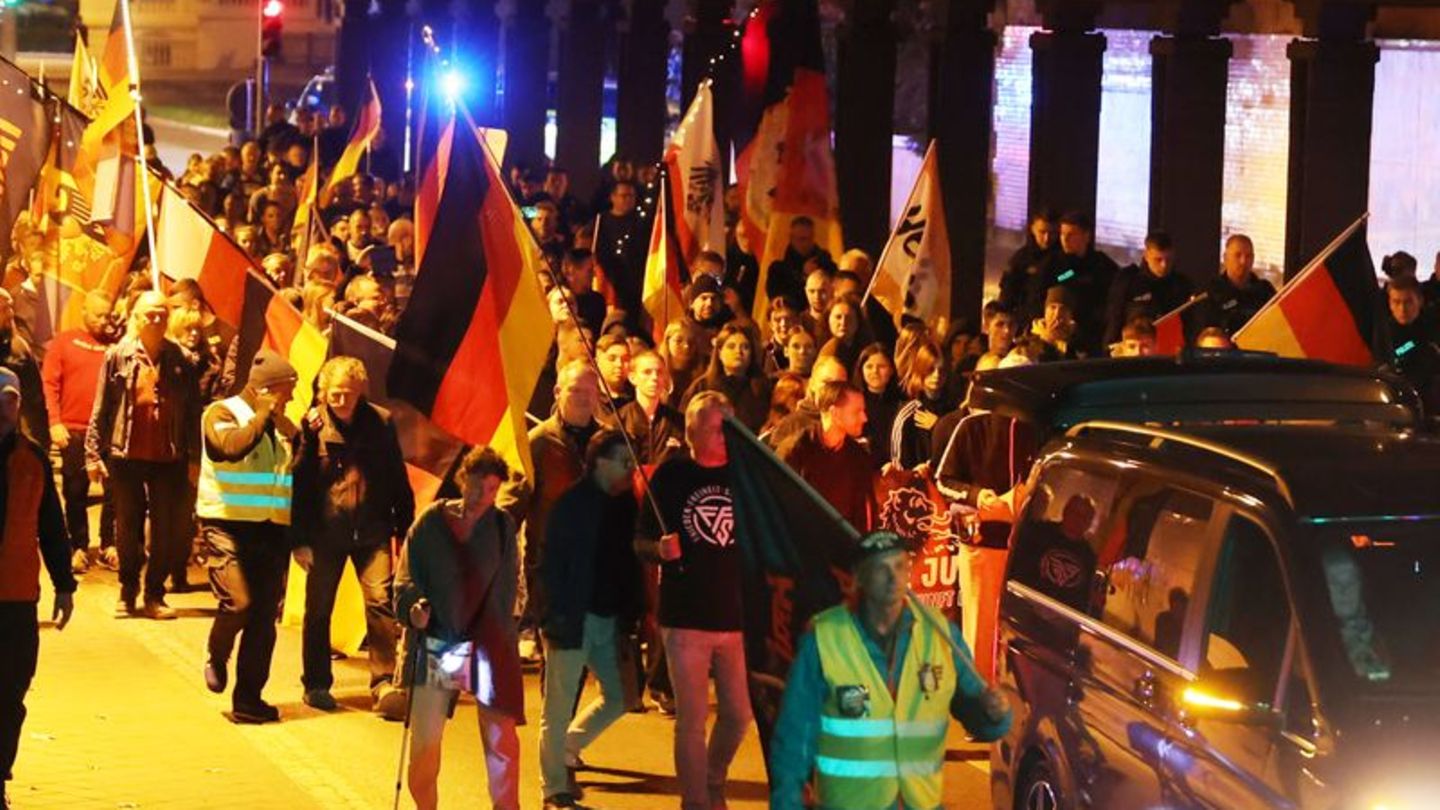 Rechte Demonstrationen: Behörden prüfen "Bürgerwehr"-Aufruf in Gera