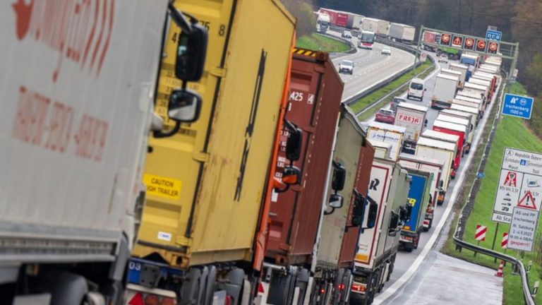 Oberbayern: Über 21 Kilometer Stau wegen Blockabfertigung