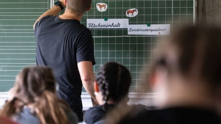 Haushaltsstreit: Bildungsverbände fordern mindestens 1.500 Lehrerstellen mehr