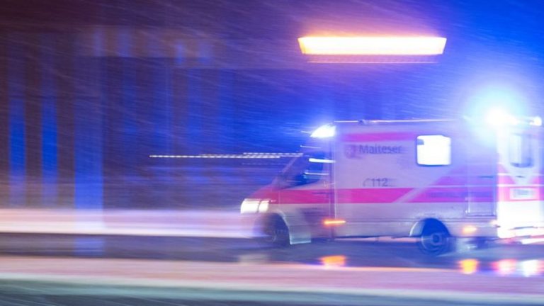 Unfälle: Fußgänger schwer verletzt - Autofahrer flüchtet