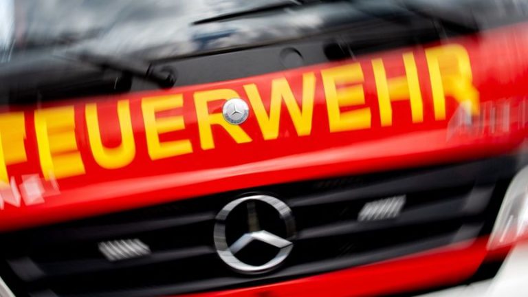 Feuerwehreinsatz: Zwei Wohnhäuser wegen Gasgeruchs evakuiert