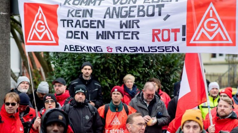 Tarifverhandlungen: Mehr als 10.000 Metaller bei Aktionstag im Norden