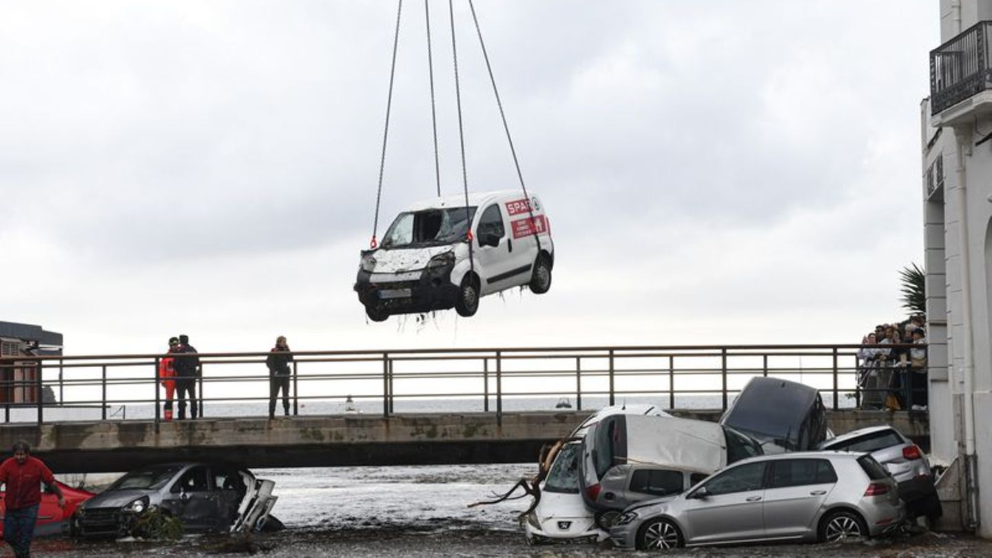 Katastrophe in Urlaubsregion: 78 Vermisste nach Jahrhundertflut in Spanien - Neue Unwetter