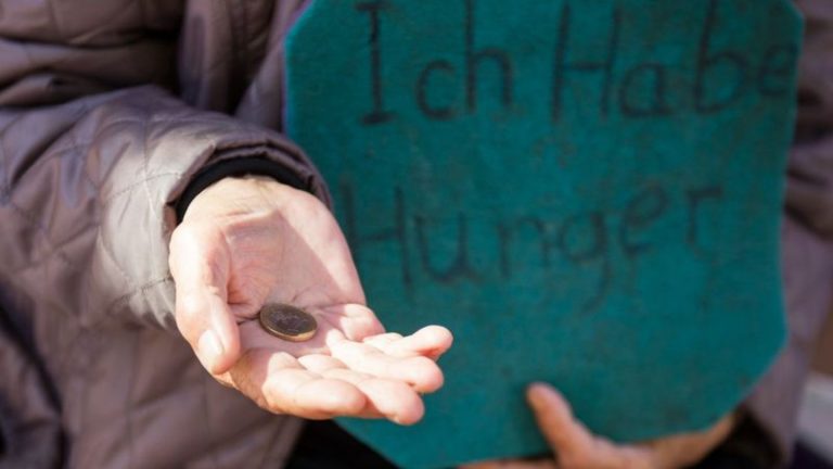 Armut: Linke will Betteln in Hamburgs Bussen und Bahnen erlauben