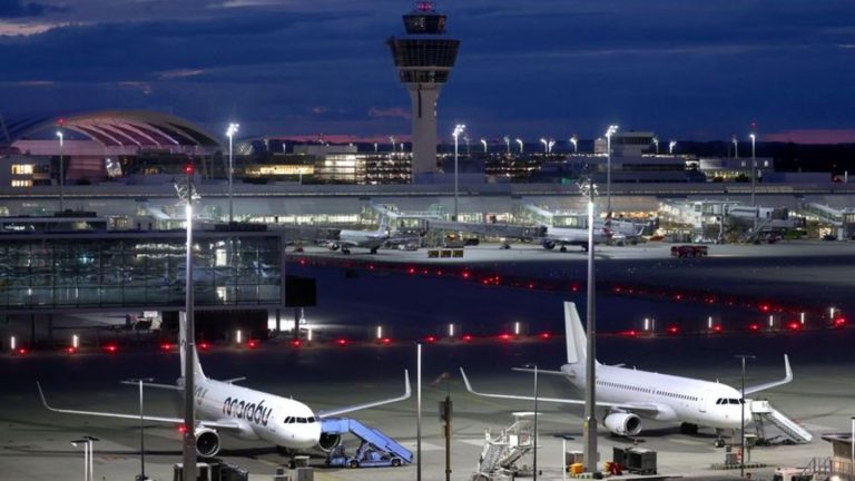 Flughafen München: Frau wird im Flieger nach Paris ohnmächtig - Zwischenlandung