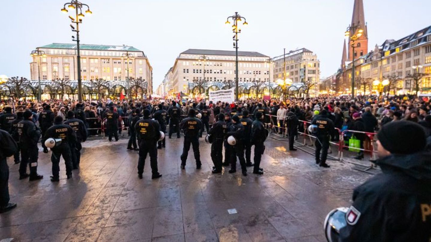 Polizeiarbeit: Viele Demonstrationen: Einsatzzeit der Polizei verdoppelt