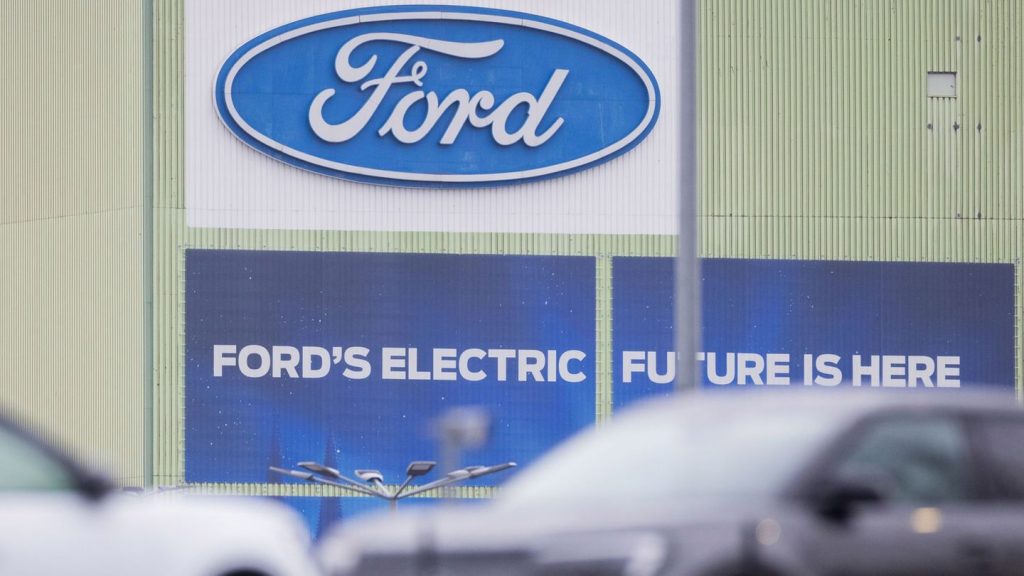 Krise in der Autoindustrie: 2.900 Jobs weniger: Ford zückt schon wieder den Rotstift