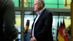 SPD-Kanzlerkandidatur: Ministerpräsident Weil stärkt Scholz den Rücken