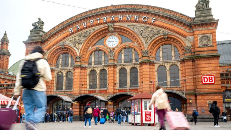 Hannover und Bremen: Waffen-Verbote während der Weihnachtsmarktzeit in Bahnhöfen