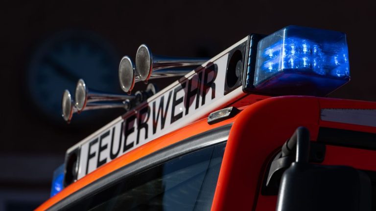 Brand in Bad Lobenstein: Haus und Scheune in Brand - 71-Jähriger leicht verletzt