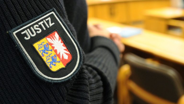 Justiz: Prozess gegen Soldaten wegen Bandendiebstahls beginnt erneut