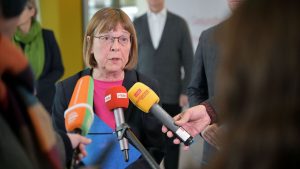 Entscheidung zur Klinikreform: Regierungschef entlässt Ministerin - Aus für Koalition