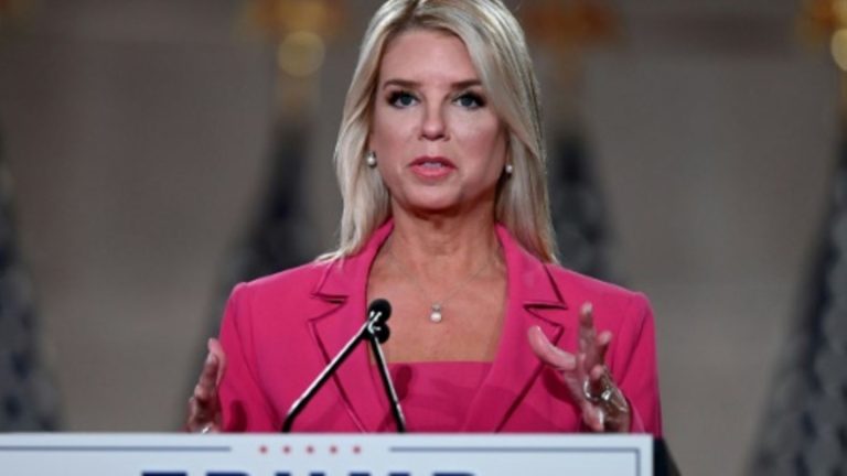 Trump nominiert Verbündete Pam Bondi als US-Justizministerin