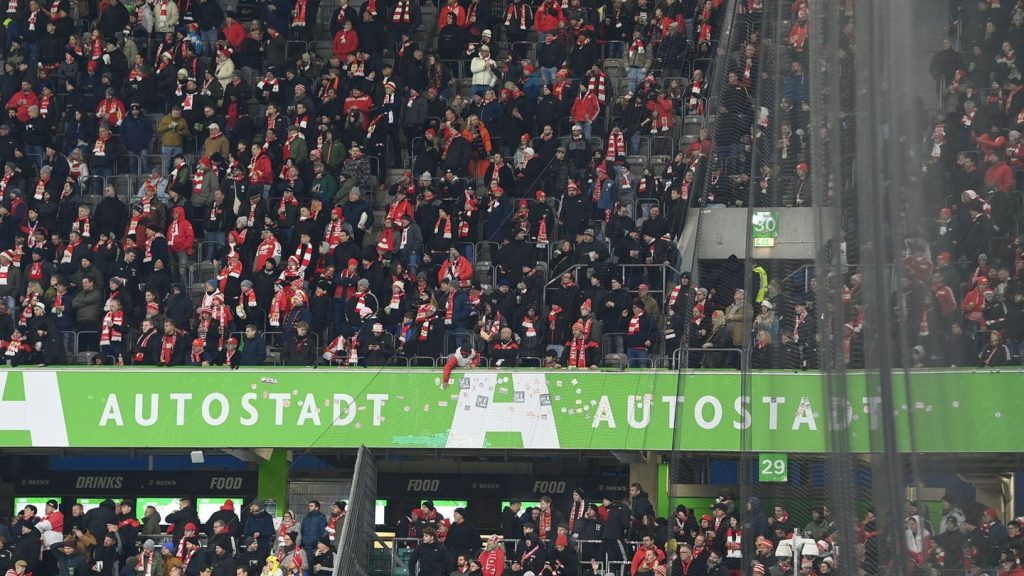 Strafverfahren eingeleitet: Schlägerei mit Union-Fans vor Bundesliga-Spiel in Wolfsburg