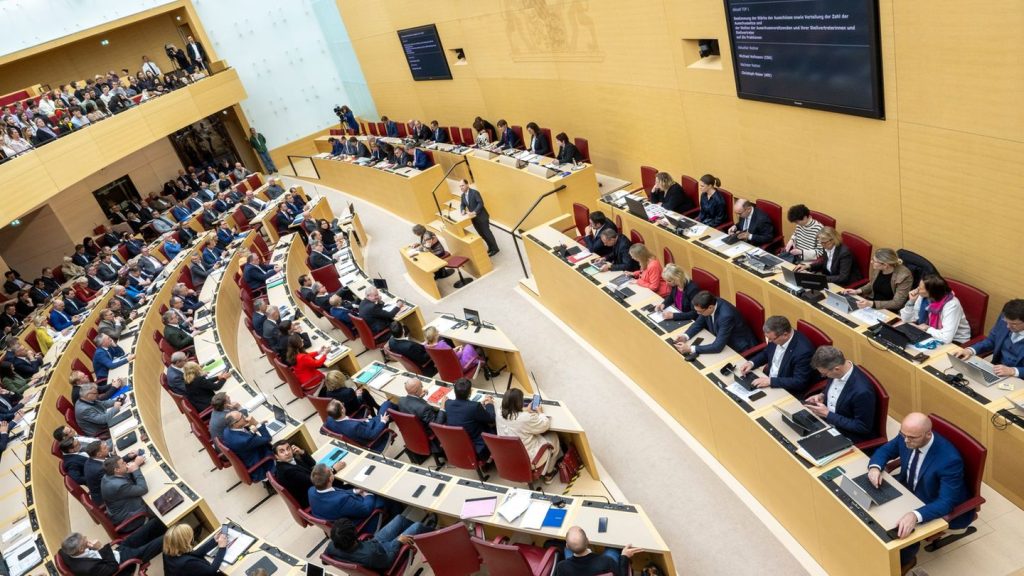 Bayerischer Landtag: Landtagsmehrheit setzt Debatten über AfD-Kandidaten ein Ende