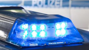 Polizeieinsatz: Polizei riegelt Wohnblock in Stendal ab