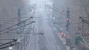 Einschränkungen im Zugverkehr: Bahnverkehr nach Blitzeinschlag weiterhin beeinträchtigt