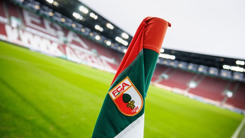 Fußball-Bundesliga: FC Augsburg gibt Teenager Schnitzer langfristigen Vertrag