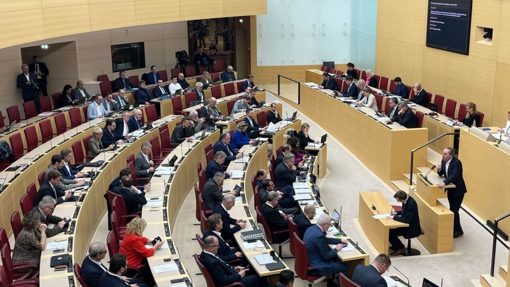 Plenarsitzung im Landtag: Wahlkampf im Landtag: Streit über Wirtschaft und Energie