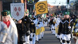 Bergbautradition: Auftakt für Bergparaden im Advent