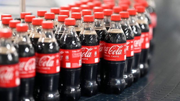 Mögliche Verunreinigungen: Rückruf-Aktion der Superlative: Coca Cola warnt vor seinen Limonaden