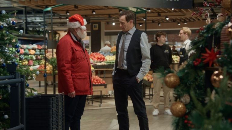 Humor statt Tränendrüse: Edeka jetzt Discounter? Weihnachtsspot imitiert bekannte Serie