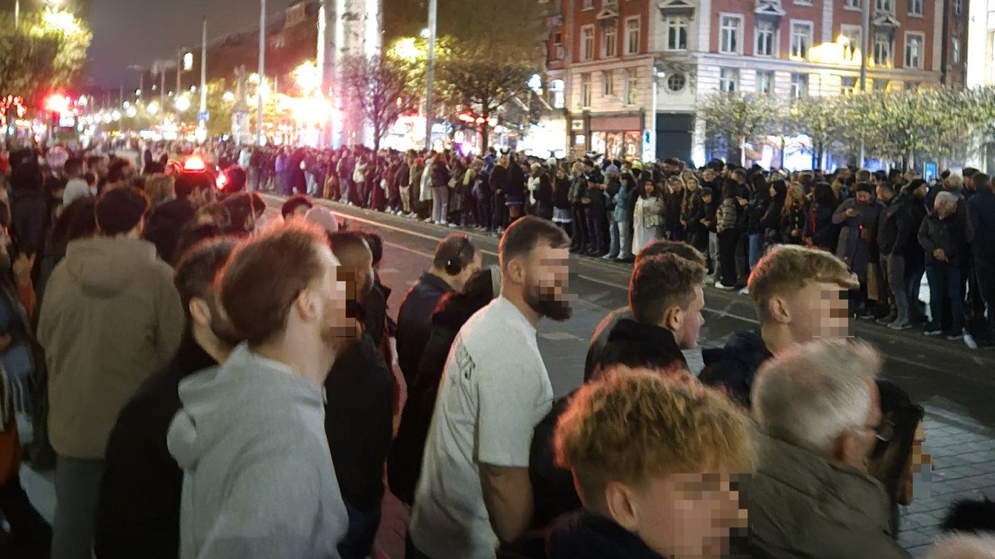 Irland: Hunderte warten in Dublin auf eine Halloween-Parade, die es nicht gibt