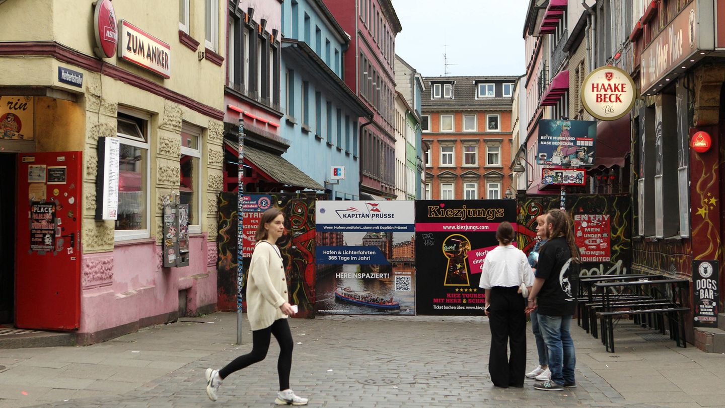 Hamburger Reeperbahn: Neue Blende für die Herbertstraße: Ein Blick in die sündigste Nebenstraße der Welt