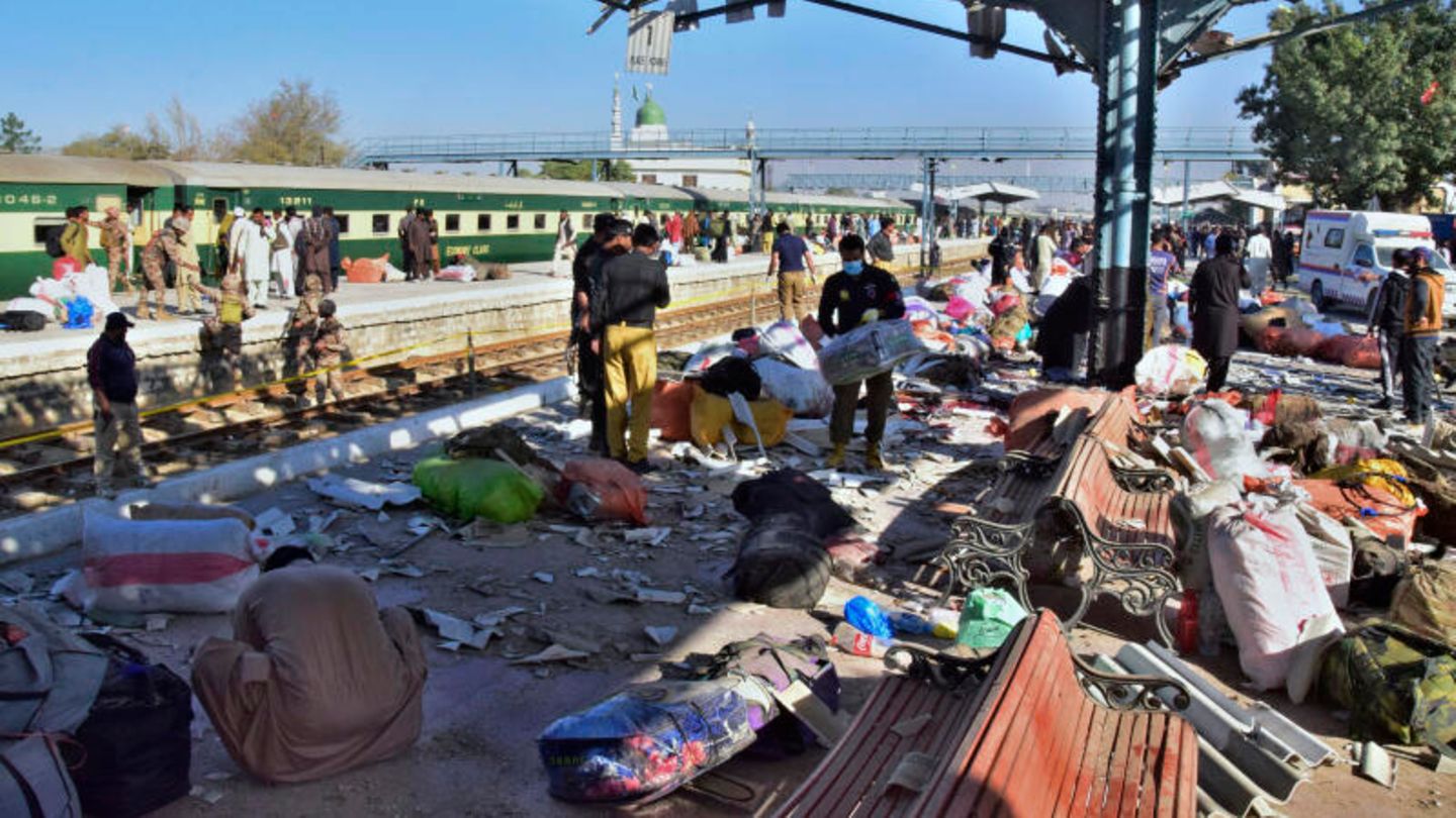 Pakistan: Separatisten greifen Bahnhof an: 24 Tote bei Explosion